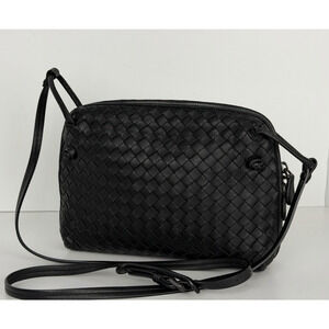 Bottega Veneta Intrecciato Nodini Crossbody Bag in Black Leather S08
